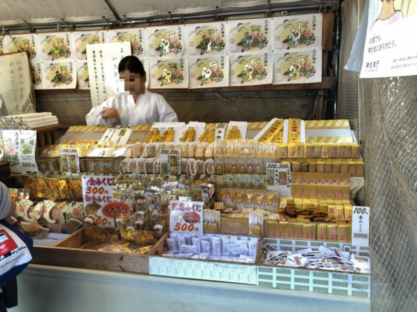 御金神社の縁起物は黄金だらけ